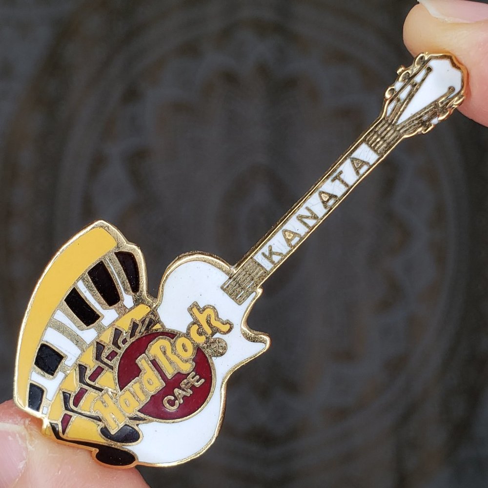 Hard Rock Cafe Guitar Kanata Metal Pin White Piano